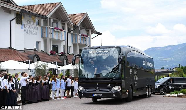 Tuyển Đức hội quân, khởi đầu hành trình bảo vệ cúp vàng